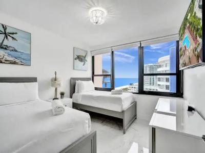 The Alexander All Suites - 312