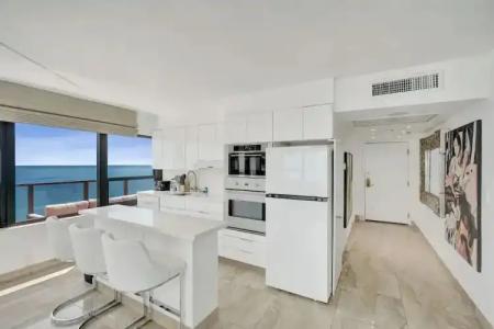 The Alexander All Suites - 543