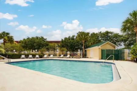 Country Inn & Suites by Radisson, Orlando Airport, FL - 13