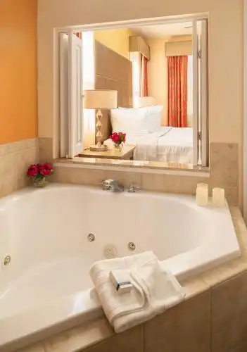Floridays Orlando Two & Three Bed Rooms Condo Resort - 15