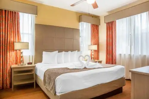 Floridays Orlando Two & Three Bed Rooms Condo Resort - 10