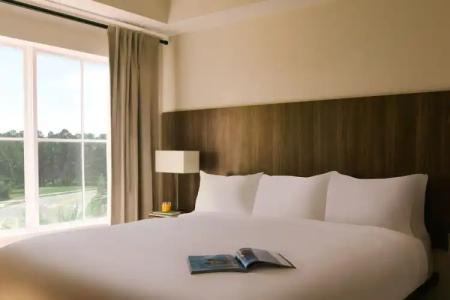 The Point & Suites Universal - 10