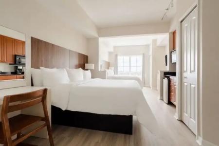 The Point & Suites Universal - 1