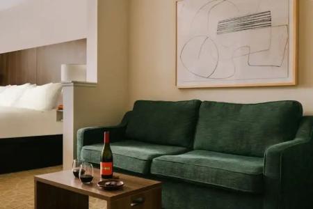 The Point & Suites Universal - 55