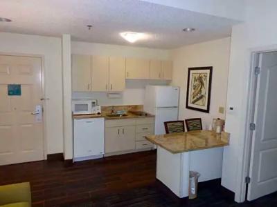 Country Inn & Suites by Radisson, Orlando-Lake Buena Vista, FL - 68