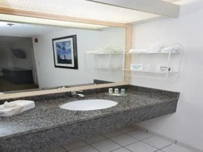 Country Inn & Suites by Radisson, Orlando-Lake Buena Vista, FL - 50