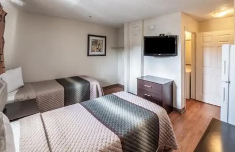 HomeTowne Studios by Red Roof Orlando South - 5