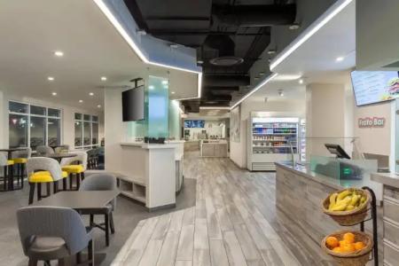 SpringHill Suites by Marriott Orlando Lake Buena Vista in Marriott Village - 11