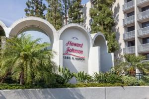 Howard Johnson by Wyndham Anaheim Hotel & Water Playground, Анахайм