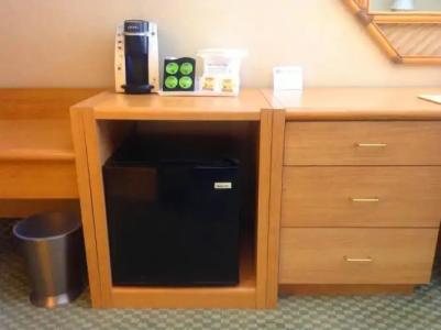 Howard Johnson by Wyndham Anaheim & Water Playground - 18