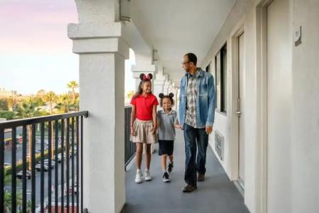 Fairfield by Marriott Anaheim Resort - 39