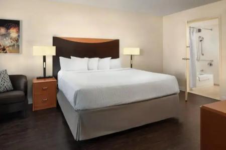 Fairfield by Marriott Anaheim Resort - 2