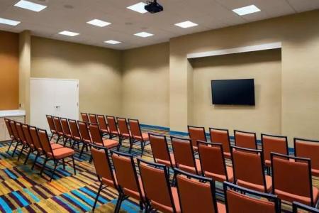 Fairfield by Marriott Anaheim Resort - 16