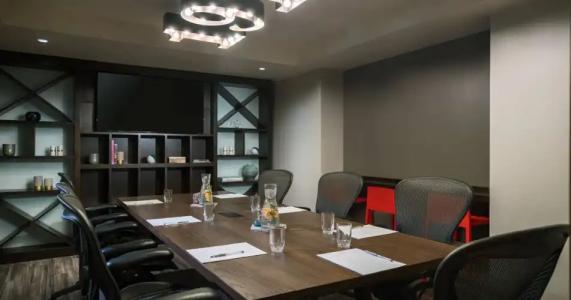 Renaissance Downtown - 13