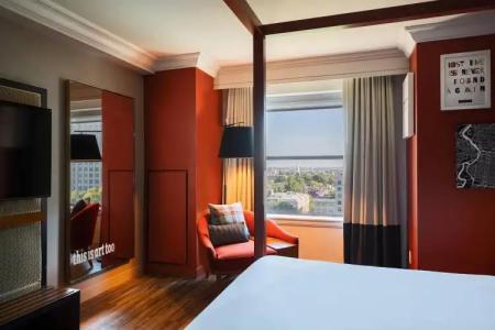 Renaissance Downtown - 30