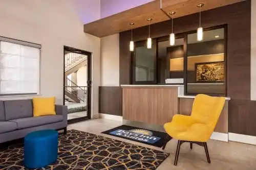Days Inn & Suites by Wyndham Houston Hobby Airport - 6
