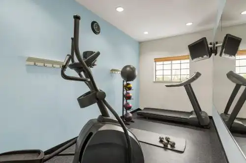 Days Inn & Suites by Wyndham Houston Hobby Airport - 44