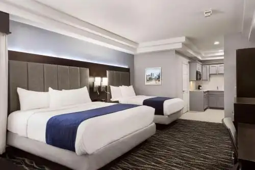 Days Inn & Suites by Wyndham Houston Hobby Airport - 10