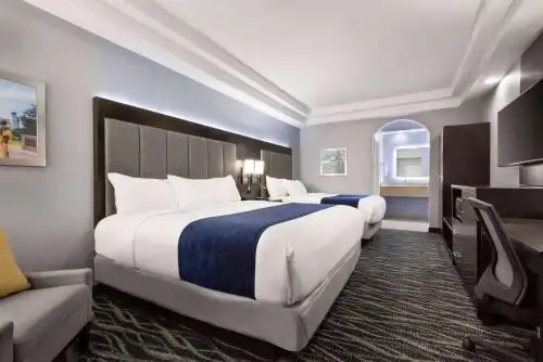 Days Inn & Suites by Wyndham Houston Hobby Airport - 12