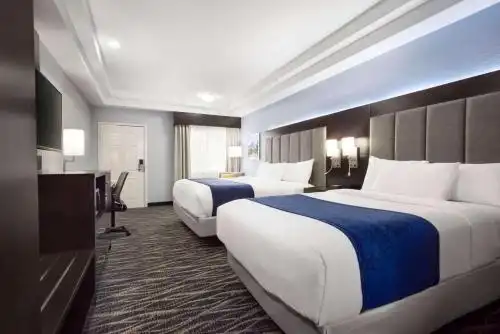 Days Inn & Suites by Wyndham Houston Hobby Airport - 13
