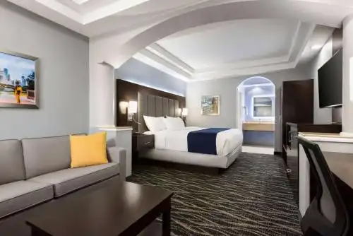 Days Inn & Suites by Wyndham Houston Hobby Airport - 15