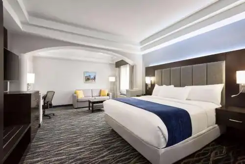 Days Inn & Suites by Wyndham Houston Hobby Airport - 21