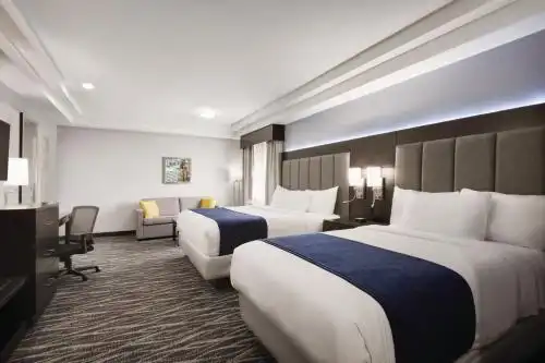 Days Inn & Suites by Wyndham Houston Hobby Airport - 30