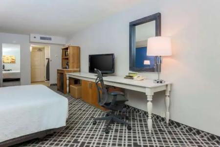 Hilton Garden Inn Dallas/Market Center - 5