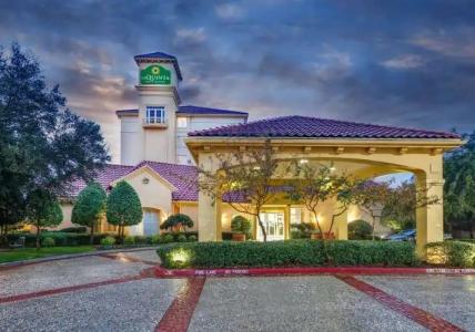 La Quinta by Wyndham Dallas North Central - 0