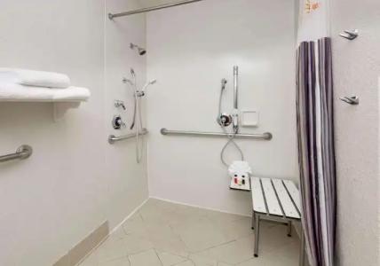 La Quinta by Wyndham Dallas North Central - 7