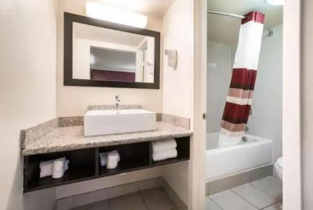 Red Roof Inn Dallas/Richardson - 53