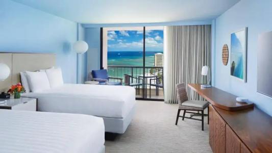 Hyatt Regency Waikiki Beach Resort & Spa - 3