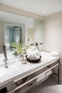 Pelican Grand Beach Resort, a Noble House Resort - 71