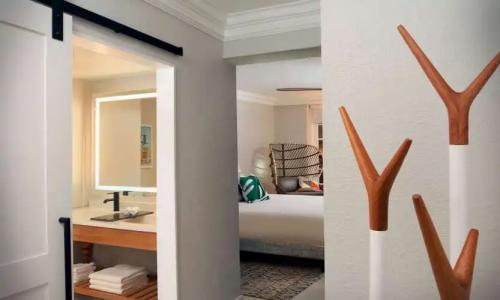 Pelican Grand Beach Resort, a Noble House Resort - 38