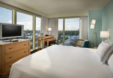 Courtyard by Marriott Fort Lauderdale Beach - 4
