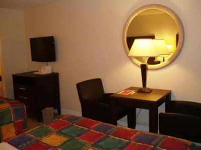 Red Carpet Inn Airport Fort Lauderdale - 43