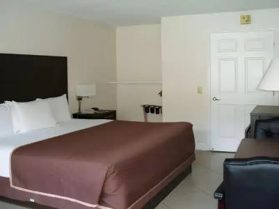 Red Carpet Inn Airport Fort Lauderdale - 25