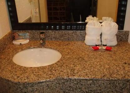 Red Carpet Inn Airport Fort Lauderdale - 37