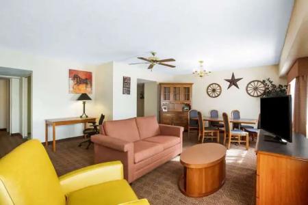 La Quinta Inn by Wyndham Austin Capitol / Downtown - 1