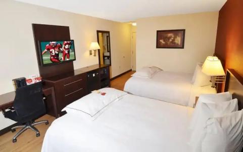 Red Roof Inn Plus+ Austin South - 36