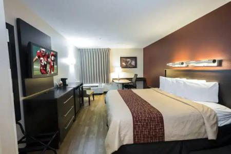 Red Roof Inn Plus+ Austin South - 27