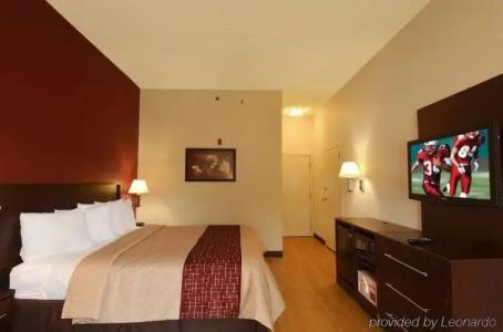 Red Roof Inn Plus+ Austin South - 43