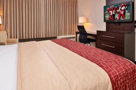 Red Roof Inn Plus+ Austin South - 23