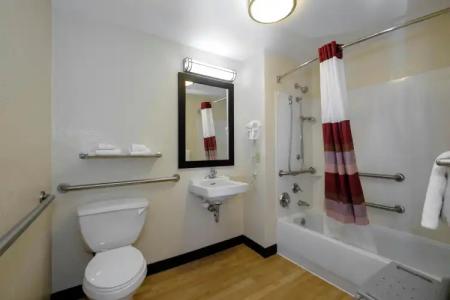 Red Roof Inn Plus+ Austin South - 5