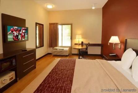 Red Roof Inn Plus+ Austin South - 41