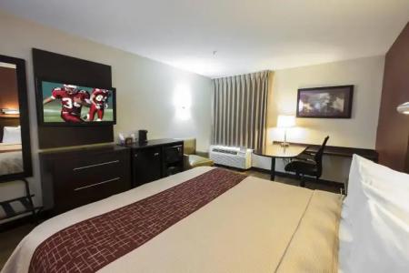 Red Roof Inn Plus+ Austin South - 25