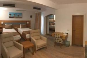 The Losh Hotel, Ялыкавак
