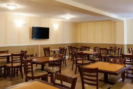 Days Inn by Wyndham Speedway - 15