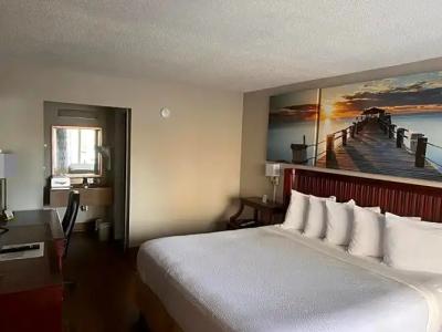 Days Inn by Wyndham Speedway - 23