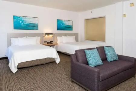 Hilton Garden Inn Airport - 41